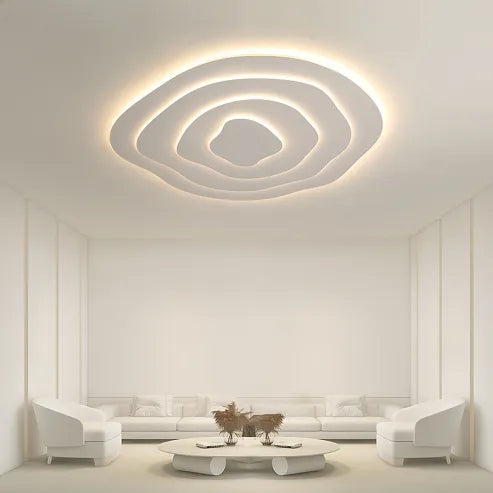 Minimalistische, unregelmäßige, runde led-deckenleuchte in besonderer form