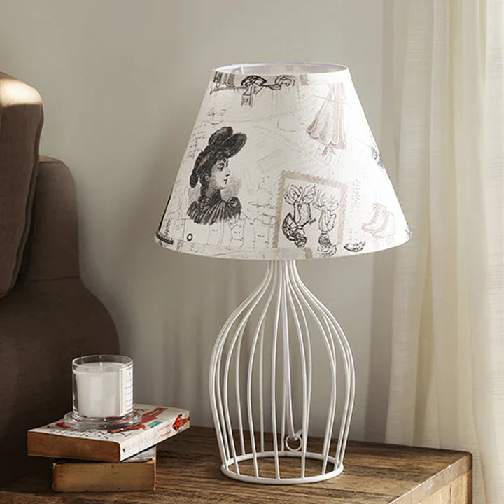 GloLight – traditionelle kegelförmige tischlampe mit metallkäfigsockel