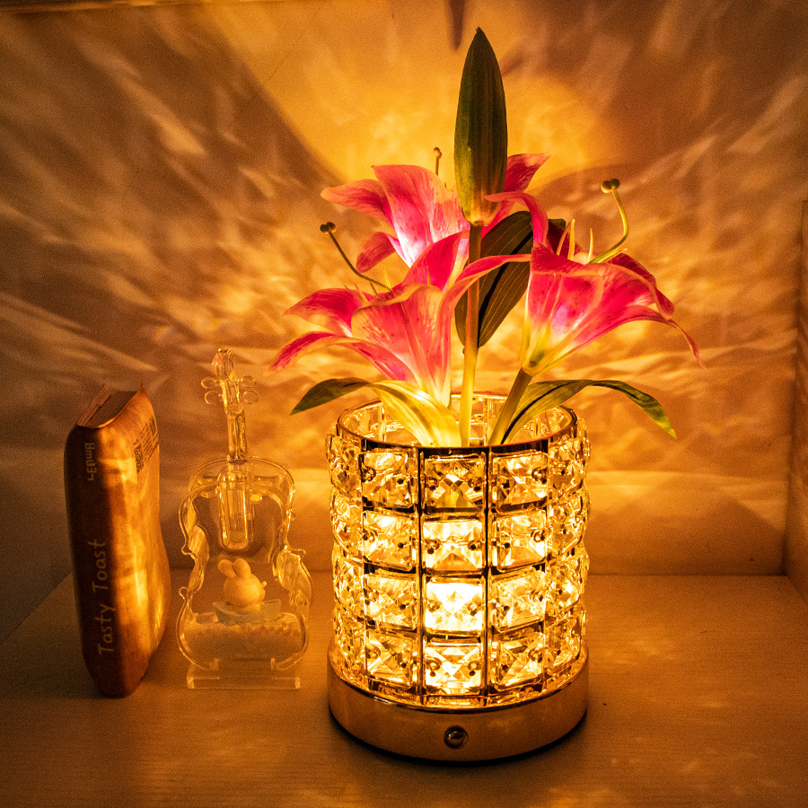 Luna - elegante tischlampe mit blumendesign