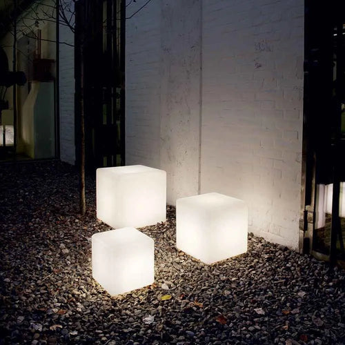 CubeGlow – kubische gartenlampe
