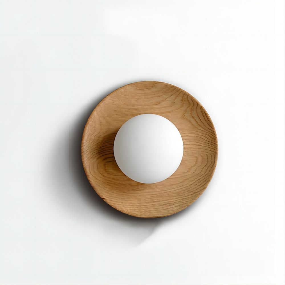 Natürliche, einfache wandlampe aus holz in weiß
