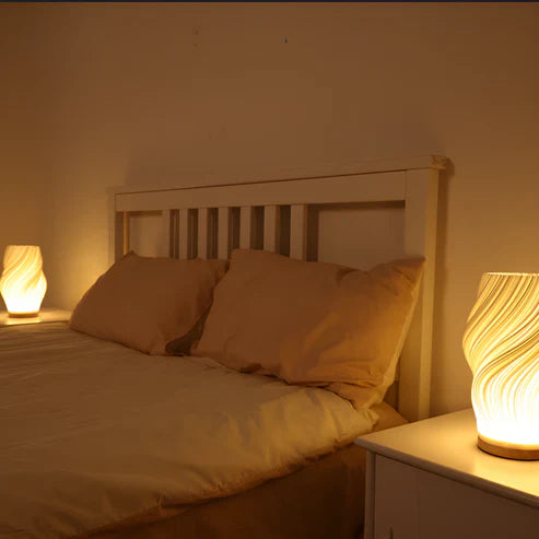 DreamWave - moderne cremefarbene 3D-wellenlampe mit elegantem metallsockel