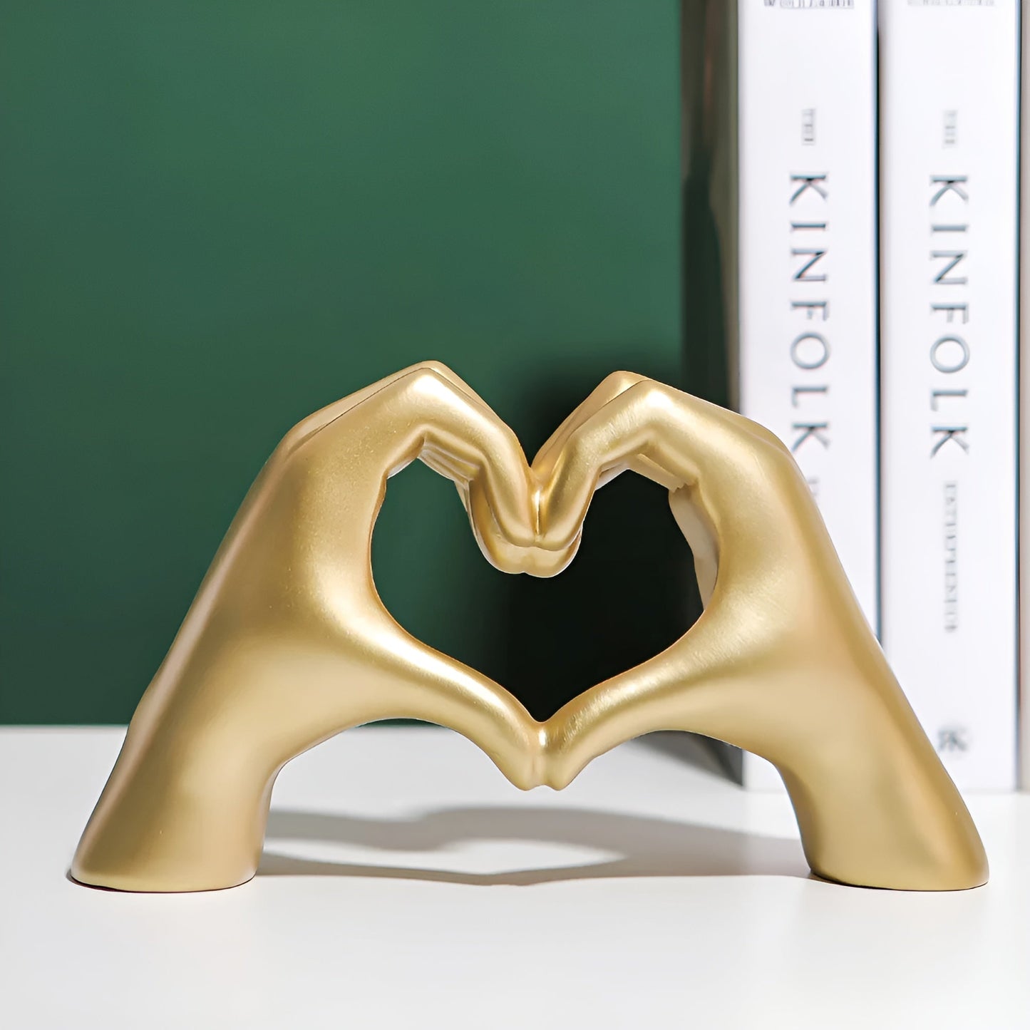 Sculpted love - moderne hand-liebesfigur für zeitlose romantik