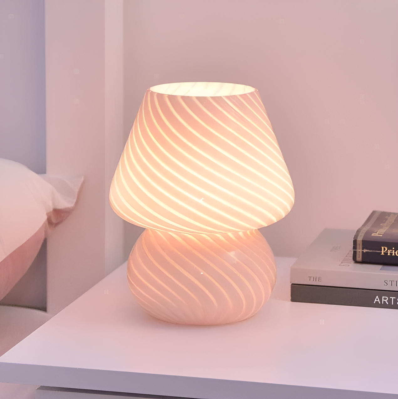 Striped Glow - eine mundgeblasene Tischlampe aus gestreiftem Glas