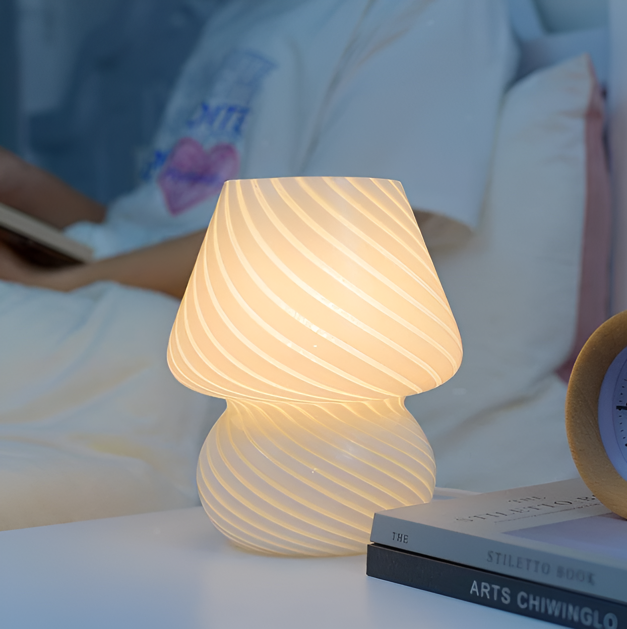 Striped Glow - eine mundgeblasene Tischlampe aus gestreiftem Glas