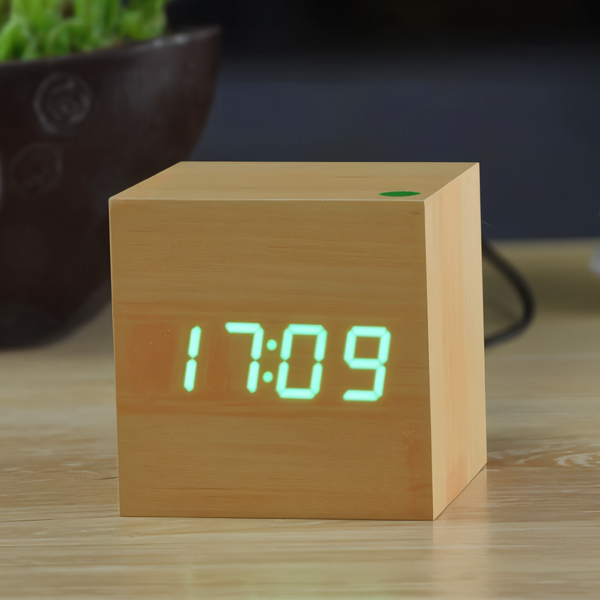 Digitaler led-wecker - würfeluhr - holzuhr