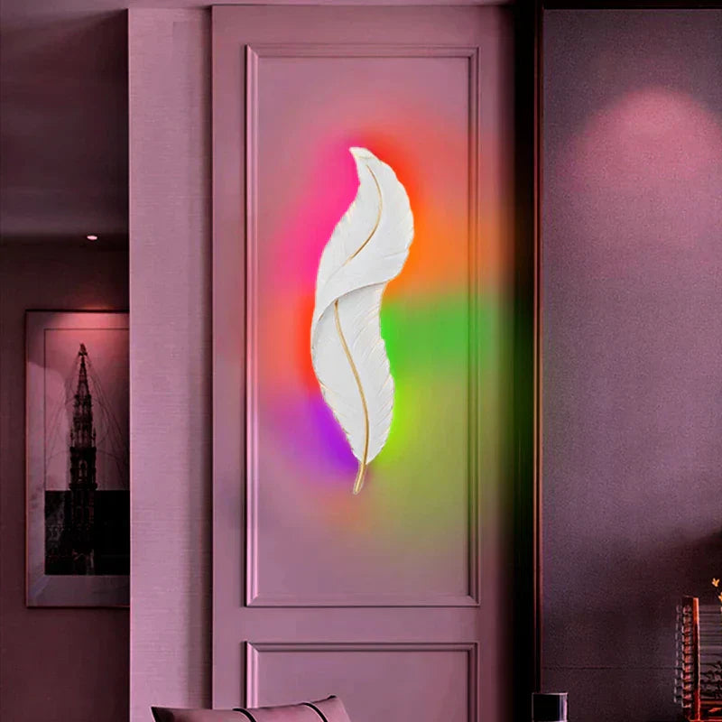 Federaura - moderne weibliche wandleuchte mit federn
