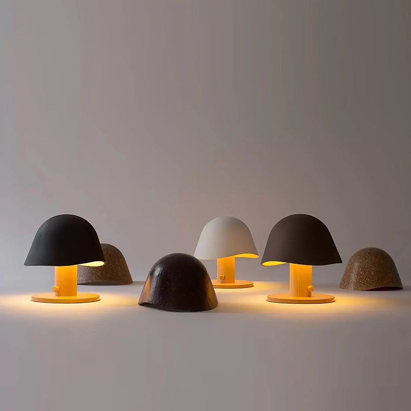 Von pilzen inspirierte tischlampe