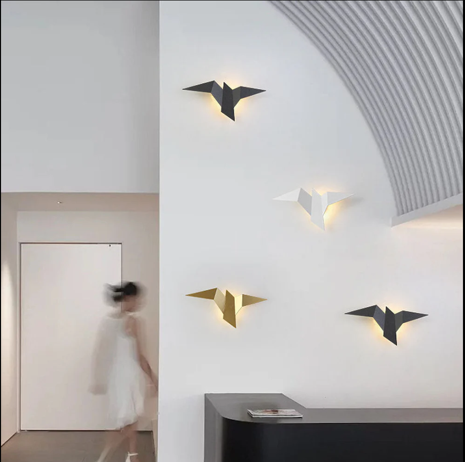 Kreative wandleuchte aus eisen in vogelform