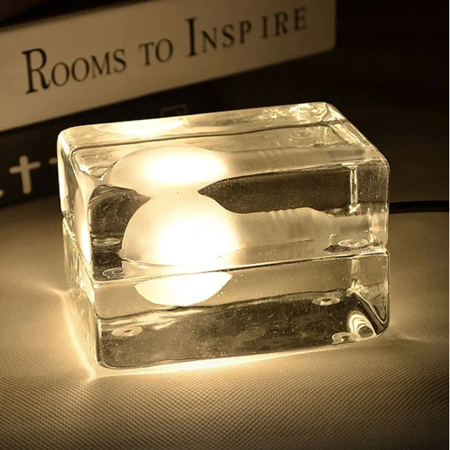 Brightcube - minimalistische tischlampe mit transparentem glaskubus