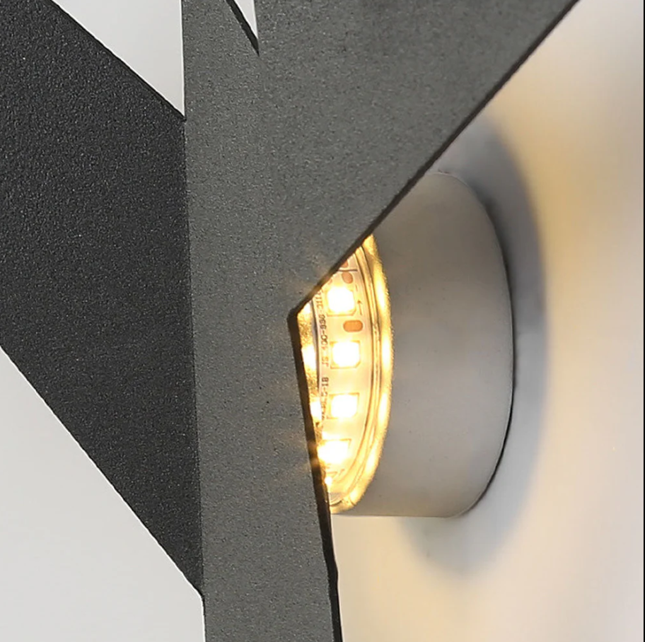 Kreative wandleuchte aus eisen in vogelform