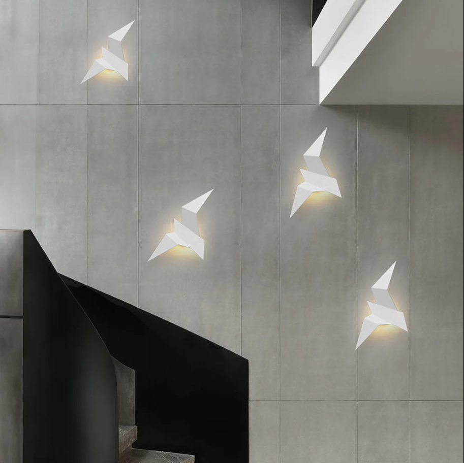 Kreative wandleuchte aus eisen in vogelform