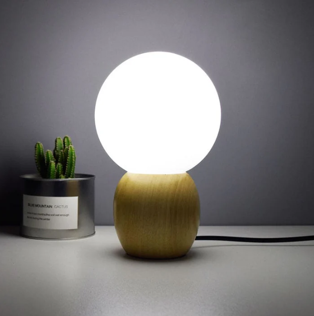 Lumiorb - nachttischlampe mit holzsockel