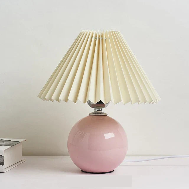 Antike plissee – vintage tischlampe mit falten