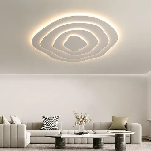Minimalistische, unregelmäßige, runde led-deckenleuchte in besonderer form