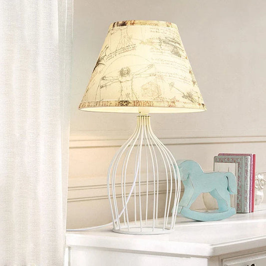GloLight – traditionelle kegelförmige tischlampe mit metallkäfigsockel
