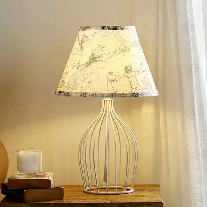GloLight – traditionelle kegelförmige tischlampe mit metallkäfigsockel