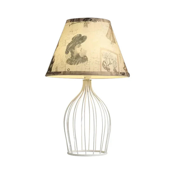 GloLight – traditionelle kegelförmige tischlampe mit metallkäfigsockel