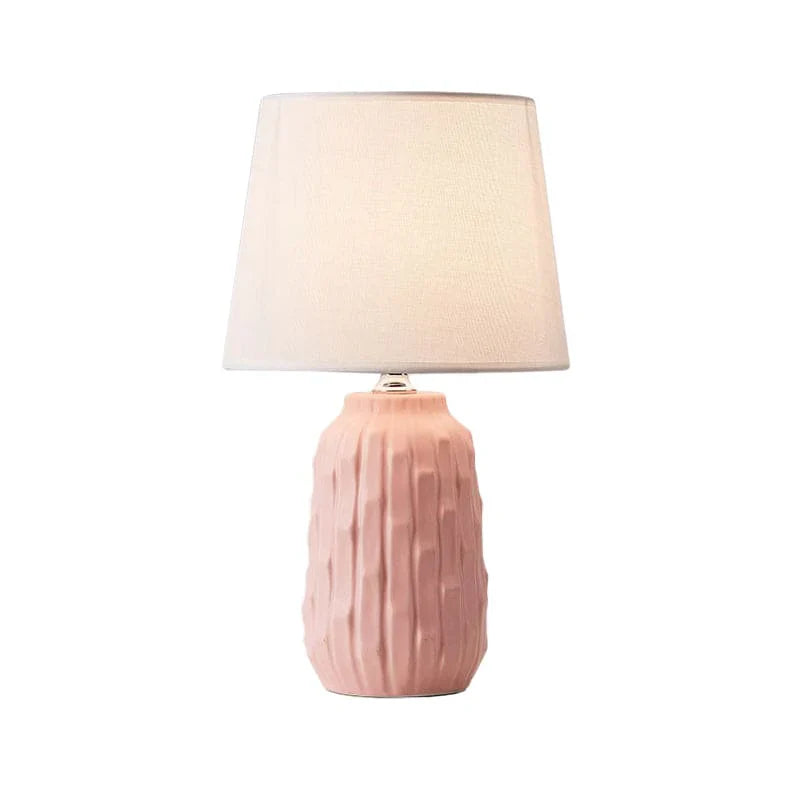 Eclat – designer-tischlampe mit konischem schirm und zylindrischem keramiksockel