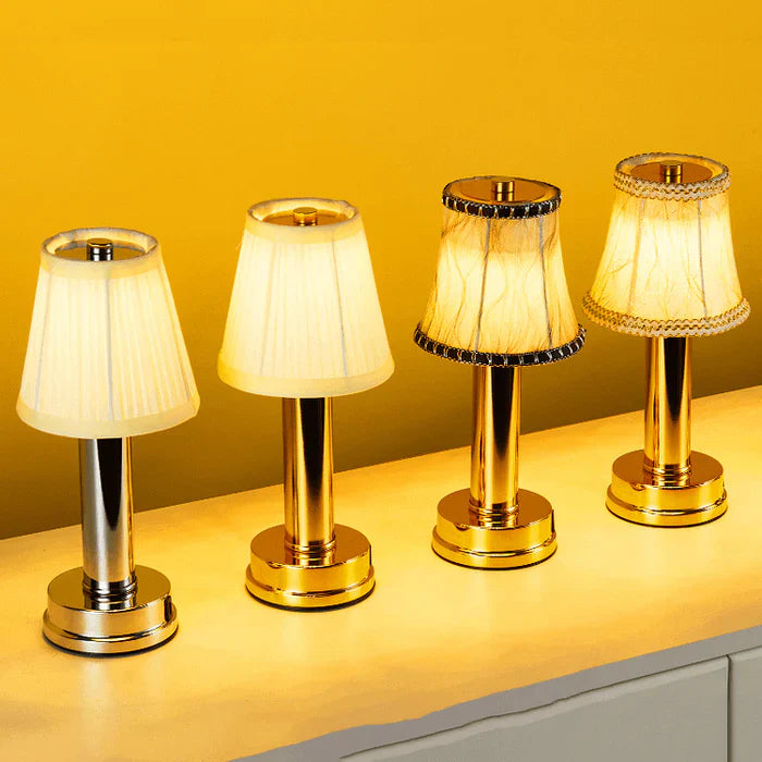 Kabellose led-tischlampe aus seidenmetall