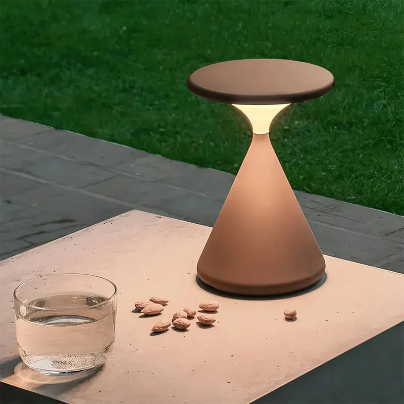 Aeron hourglass cordless tischleuchte