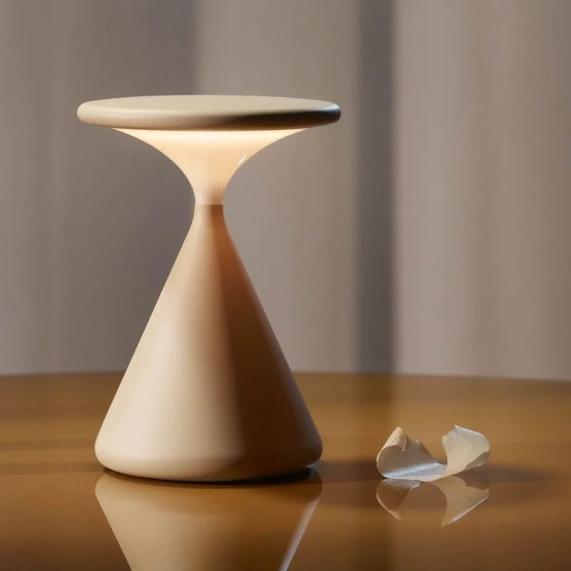 Aeron hourglass cordless tischleuchte