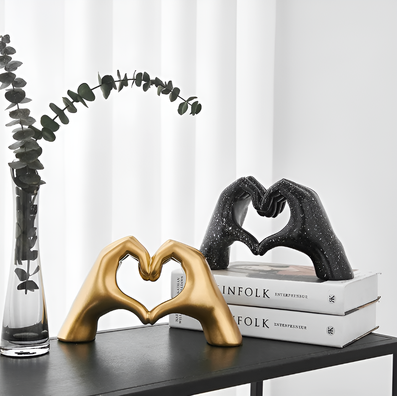 Sculpted love - moderne hand-liebesfigur für zeitlose romantik
