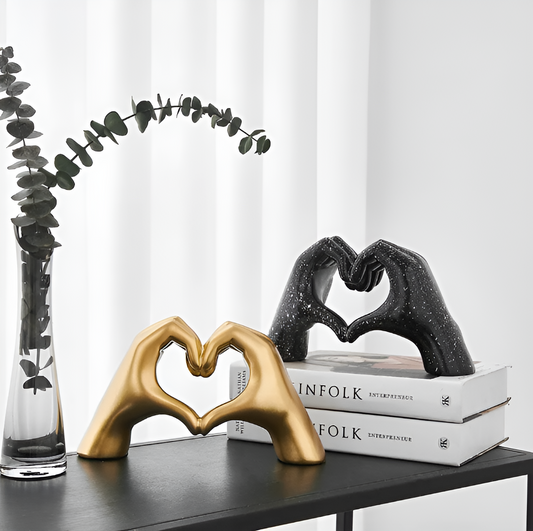 Sculpted love - moderne hand-liebesfigur für zeitlose romantik