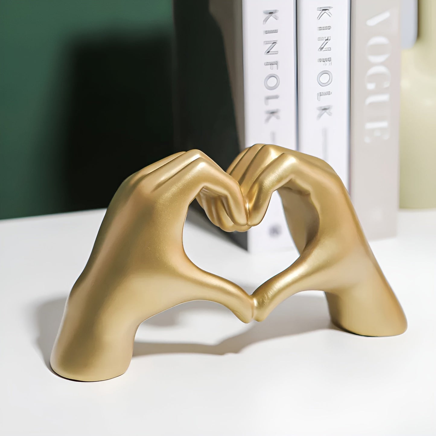 Sculpted love - moderne hand-liebesfigur für zeitlose romantik