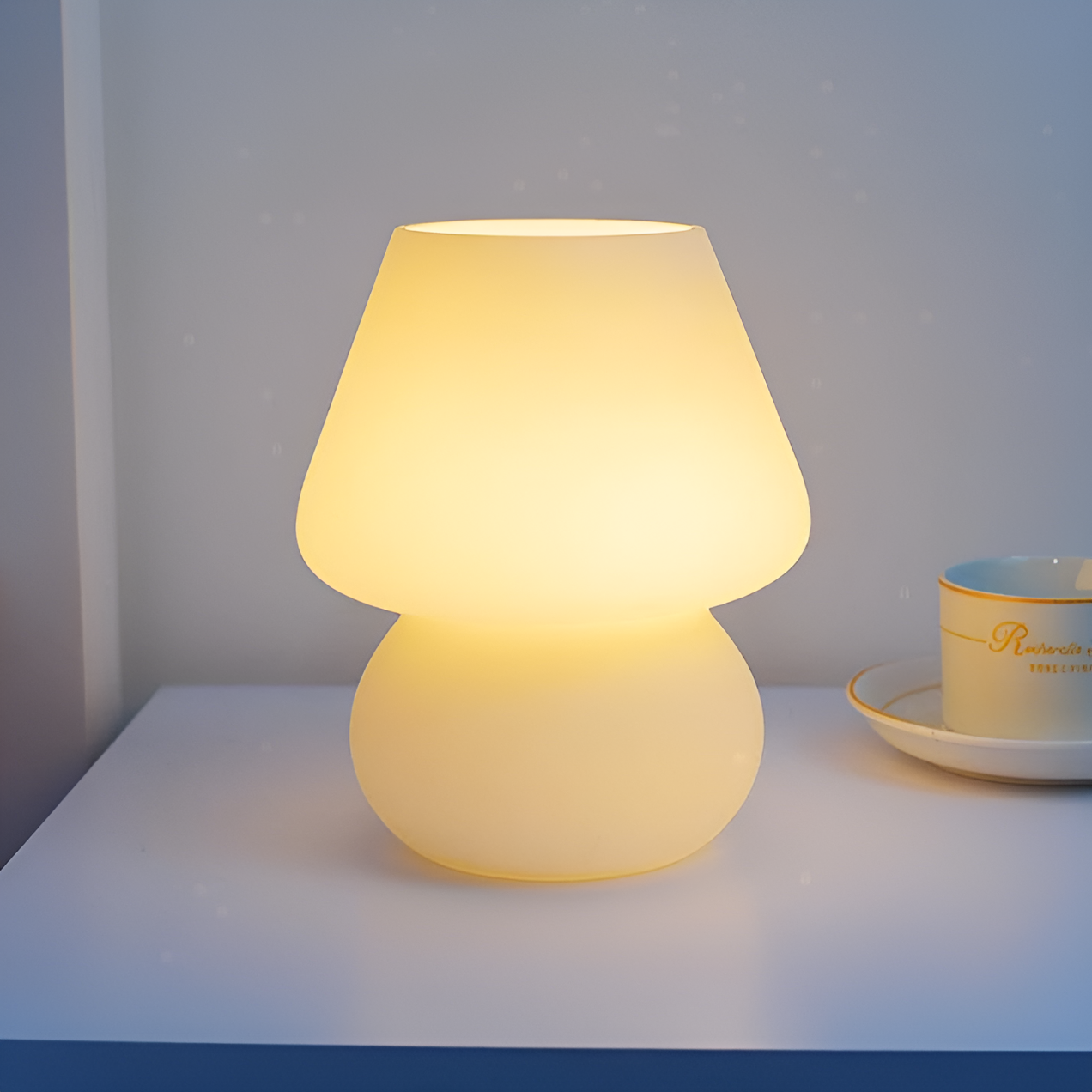 Striped Glow - eine mundgeblasene Tischlampe aus gestreiftem Glas