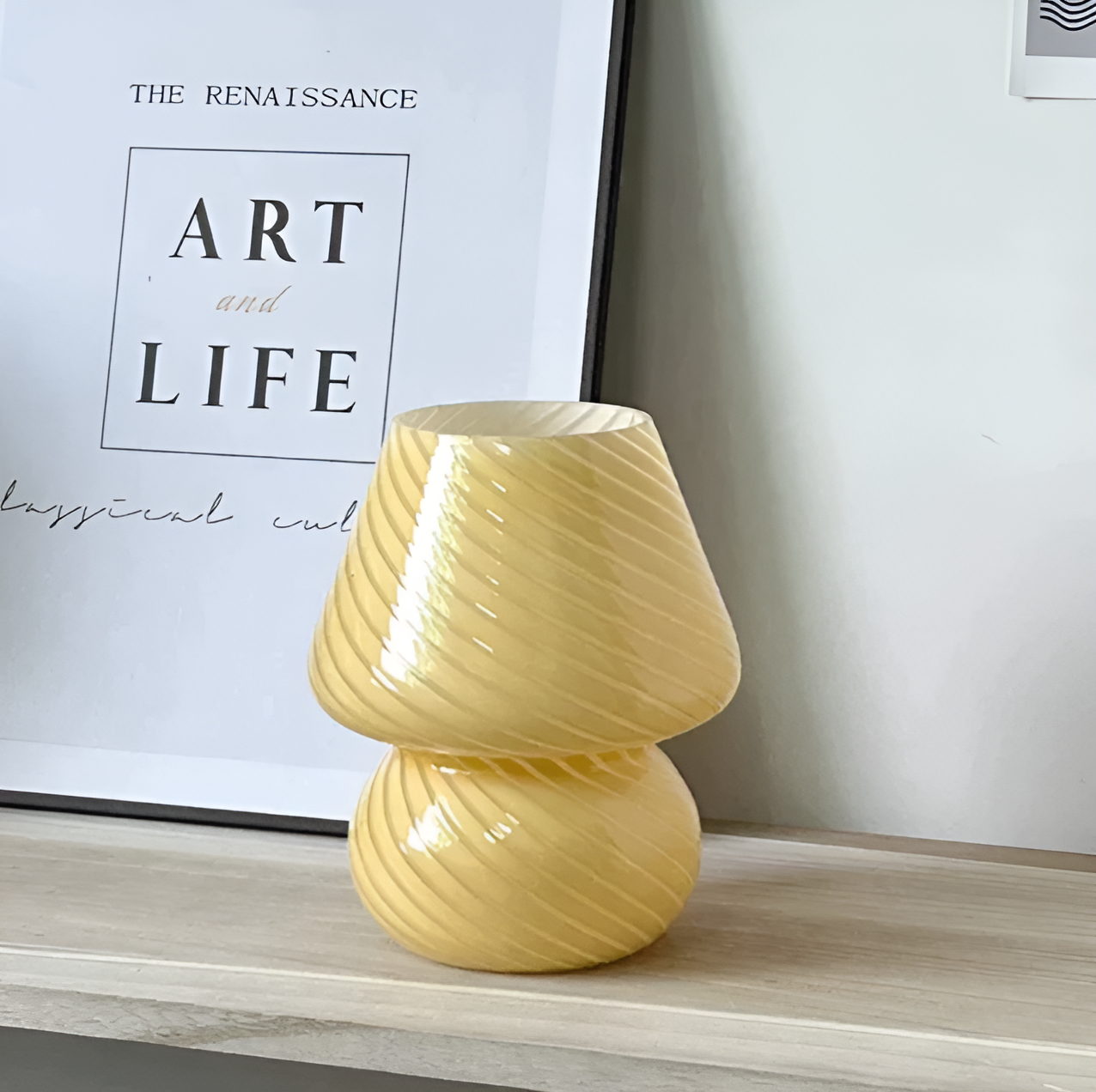 Striped Glow - eine mundgeblasene Tischlampe aus gestreiftem Glas