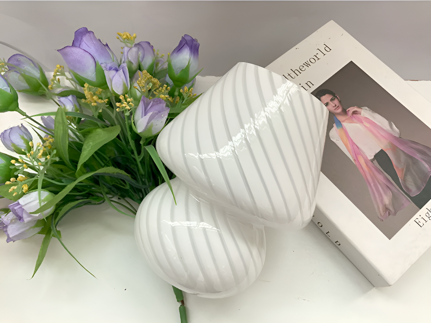 Striped Glow - eine mundgeblasene Tischlampe aus gestreiftem Glas