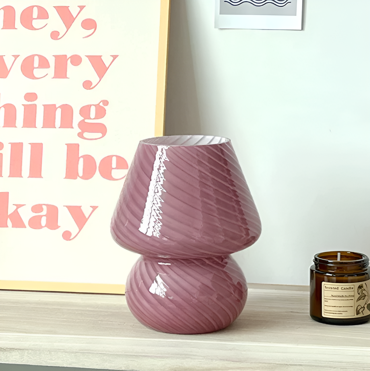 Striped Glow - eine mundgeblasene Tischlampe aus gestreiftem Glas