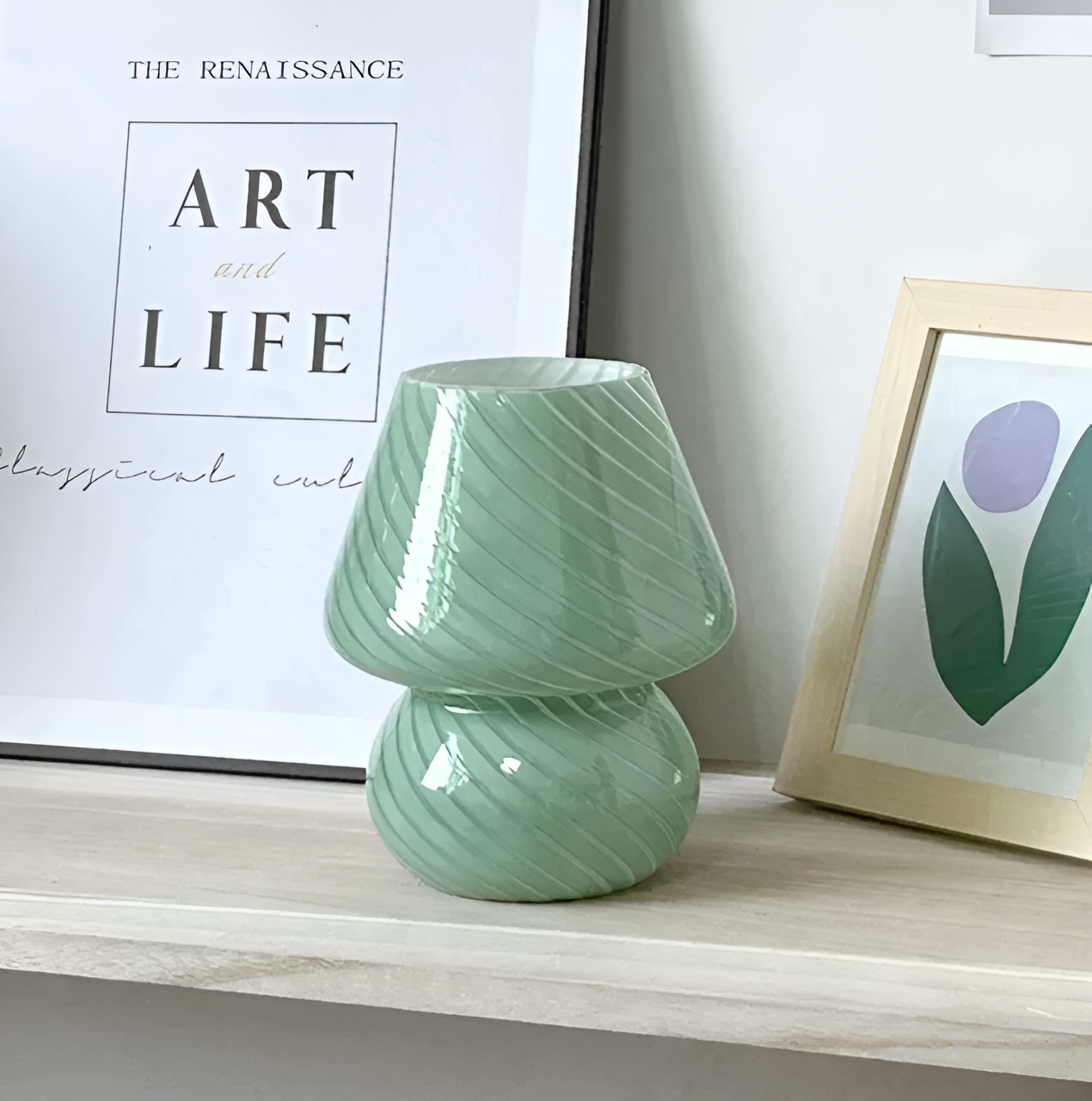Striped Glow - eine mundgeblasene Tischlampe aus gestreiftem Glas