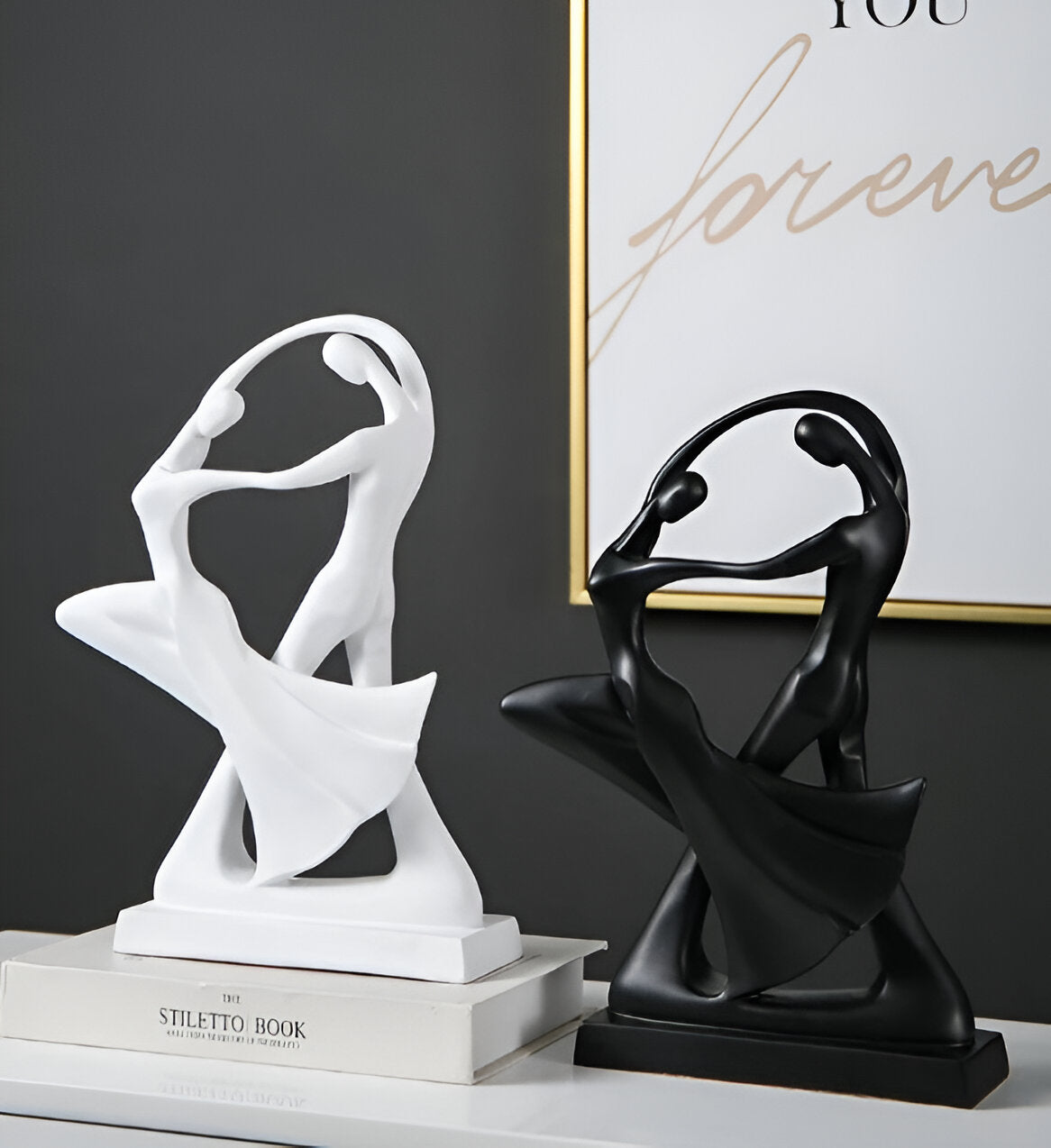 Swayduo ornament - weiße und schwarze tanzende harzskulptur - moderne abstrakte kunst
