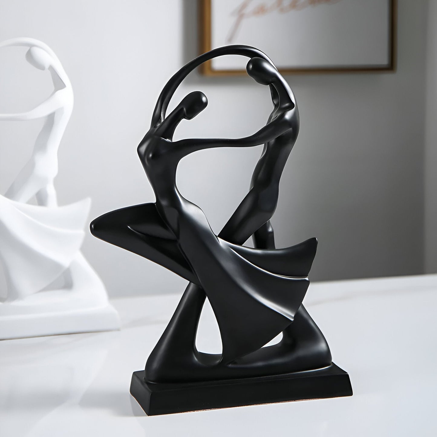 Swayduo ornament - weiße und schwarze tanzende harzskulptur - moderne abstrakte kunst