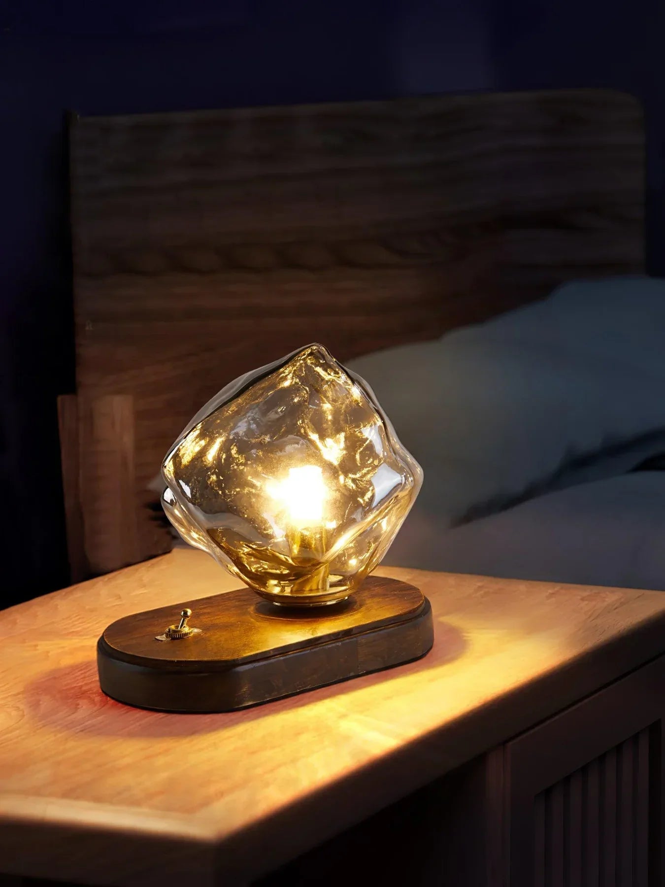 Tischlampe aus glas aus eisstein
