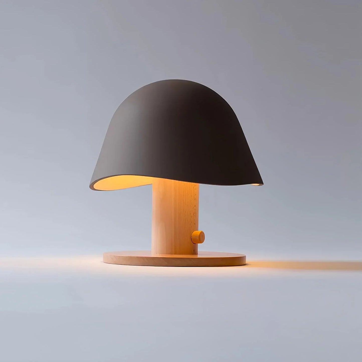 Von pilzen inspirierte tischlampe