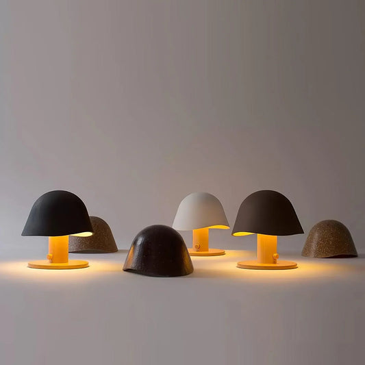 Von pilzen inspirierte tischlampe