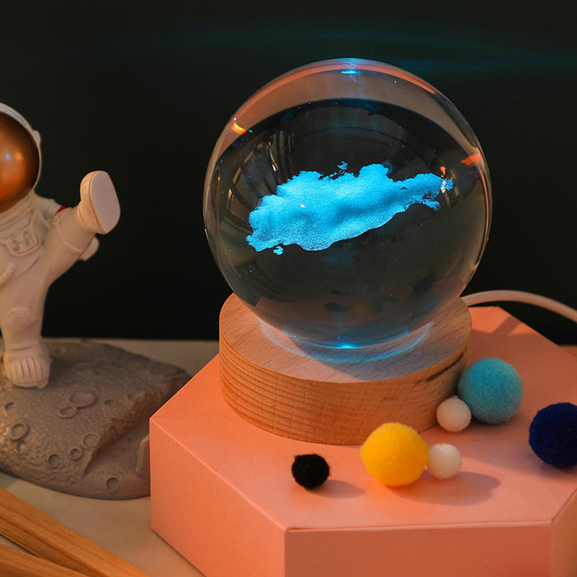 Glühende planetengalaxie astronaut kristallkugel nachtlichter