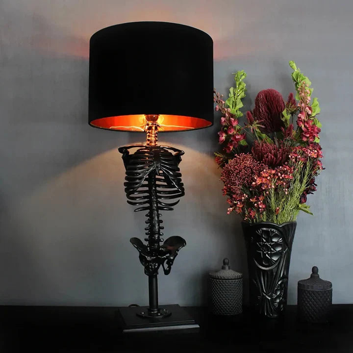 Gotische skelett tischlampe