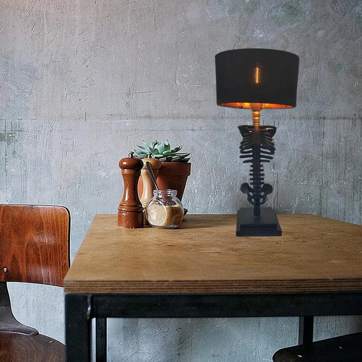 Gotische skelett tischlampe