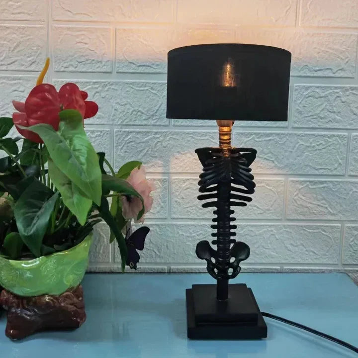Gotische skelett tischlampe