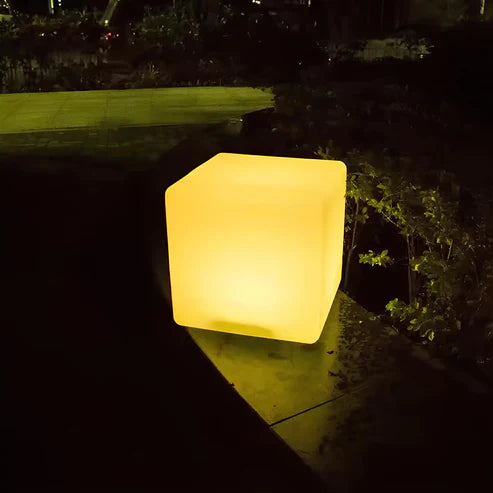 CubeGlow - kubische gartenlampe
