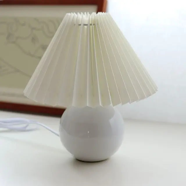 Antike plissee – vintage tischlampe mit falten