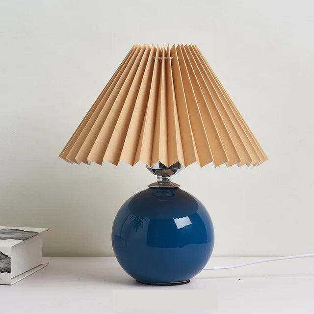 Antike plissee – vintage tischlampe mit falten