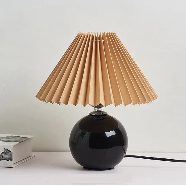 Antike plissee – vintage tischlampe mit falten