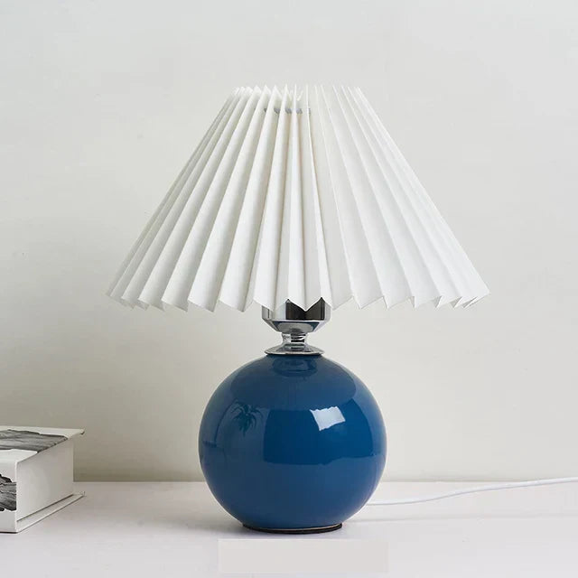 Antike plissee – vintage tischlampe mit falten