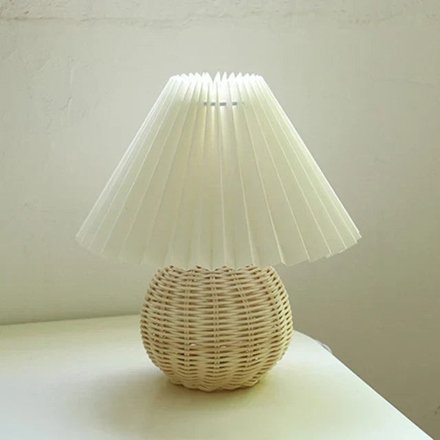 Antike plissee – vintage tischlampe mit falten