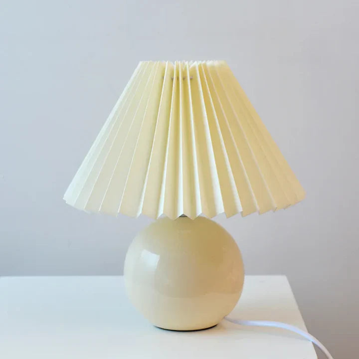 Antike plissee – vintage tischlampe mit falten